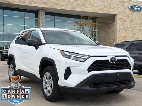 Used 2025 Toyota RAV4 LE AWD/4WD image 17