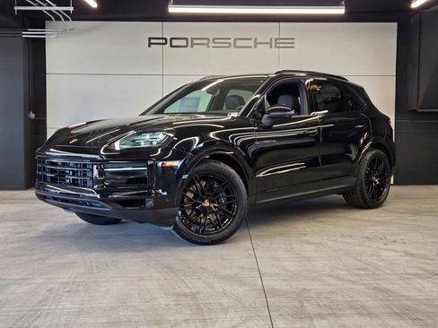 New 2026 Porsche Cayenne Base image 1