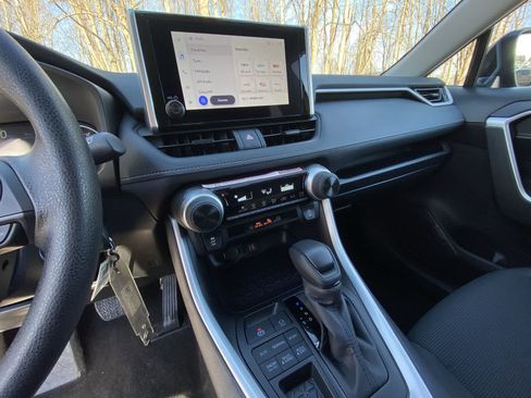 Certified 2025 Toyota RAV4 LE image 27