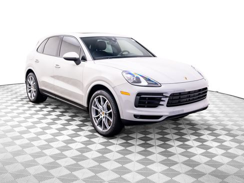 Used 2023 Porsche Cayenne AWD/4WD image 6