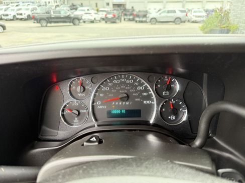 Used 2024 GMC Savana 2500 w/ Driver Convenience Package image 18