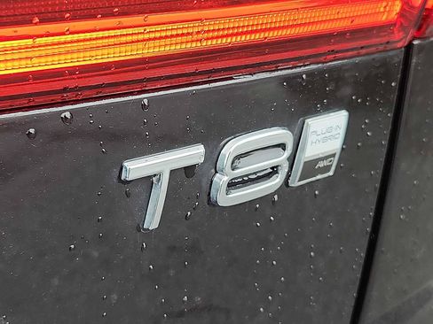 Certified 2025 Volvo XC60 T8 Plus w/ Climate Package AWD/4WD image 29