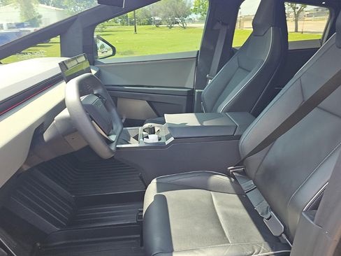 Used 2025 Tesla Cybertruck AWD Crew Cab image 3