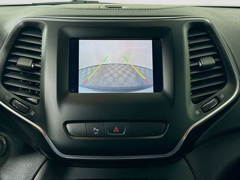 Used 2019 Jeep Cherokee Altitude image 13