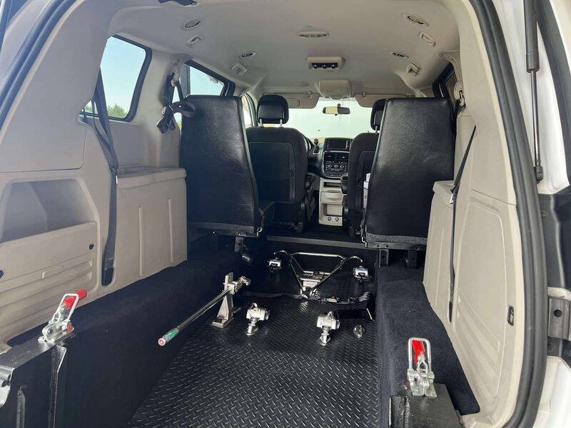 Used 2018 Dodge Grand Caravan SE FWD image 38