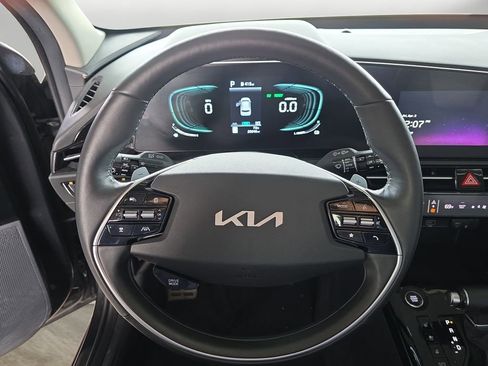 Used 2023 Kia Niro SX Touring image 11
