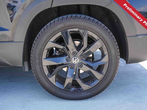 Used 2023 Volkswagen Taos SE w/ Panoramic Sunroof Package AWD/4WD image 11