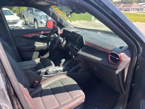 Used 2025 Chevrolet TrailBlazer RS w/ Driver Confidence Package AWD/4WD image 11
