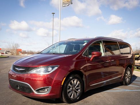 Used 2019 Chrysler Pacifica Touring-L Plus w/ Advanced Safetytec Group image 17