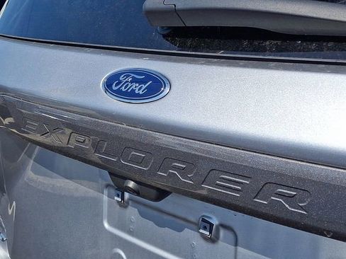 Certified 2023 Ford Explorer XLT w/ Equipment Group 202A AWD/4WD image 10