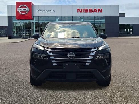 Used 2024 Nissan Rogue SV AWD/4WD image 2