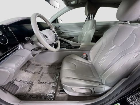 Used 2025 Hyundai Elantra SEL FWD image 21