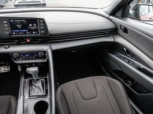 Used 2025 Hyundai Elantra Sport image 18