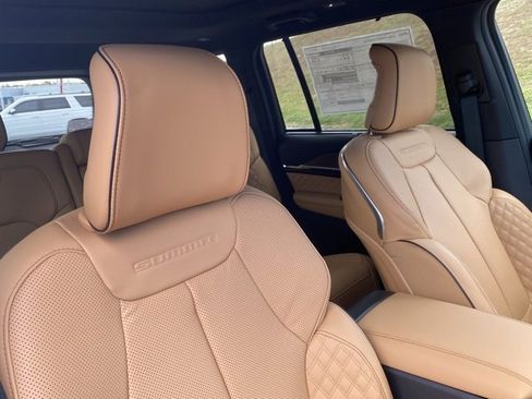 New 2025 Jeep Grand Cherokee Summit image 32