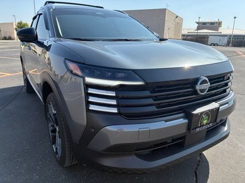 Used 2026 Nissan Kicks SR FWD image 7
