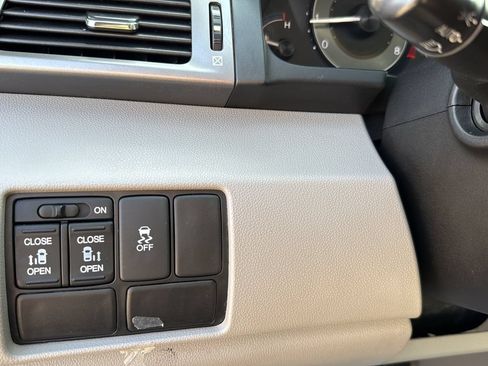 Used 2012 Honda Odyssey EX image 17