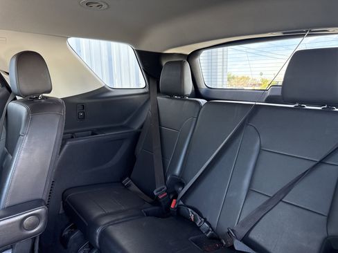 Used 2021 Chevrolet Traverse RS image 27