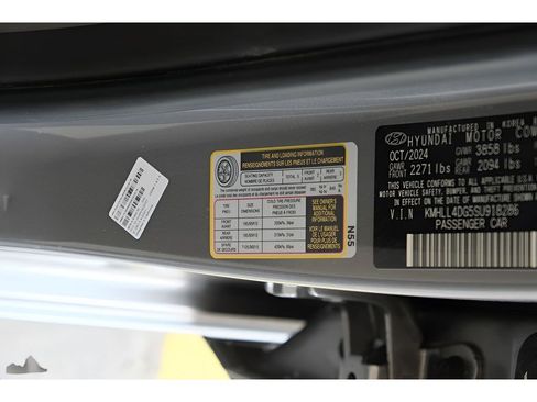 Used 2025 Hyundai Elantra SE FWD image 27