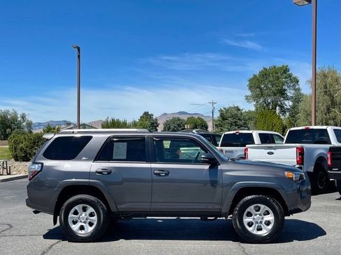 Used 2022 Toyota 4Runner SR5 Premium w/ Moonroof Package AWD/4WD image 2