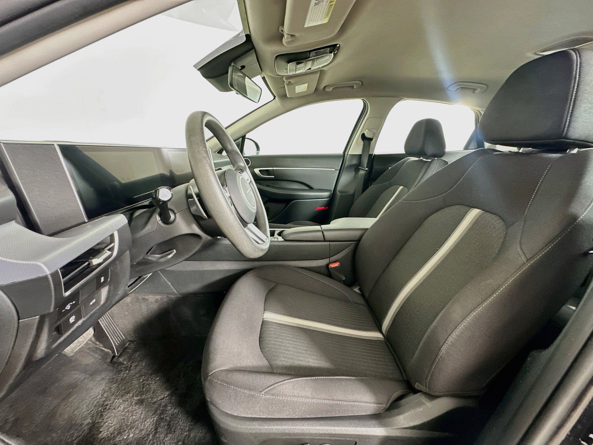 Used 2025 Hyundai Sonata SEL FWD image 13