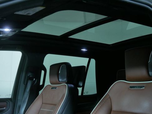 Used 2023 GMC Yukon Denali Ultimate AWD/4WD image 13
