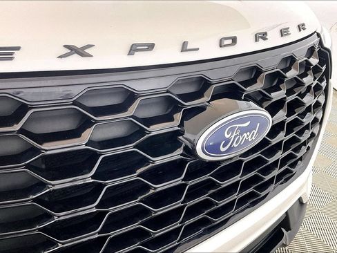 Used 2025 Ford Explorer ST-Line AWD/4WD image 24