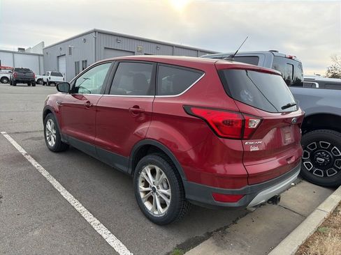 Used 2019 Ford Escape SE image 4