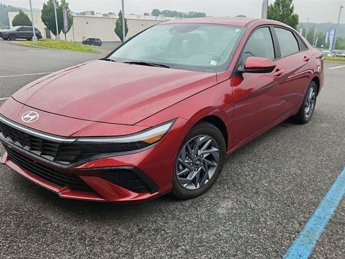 Used 2024 Hyundai Elantra SEL FWD image 1