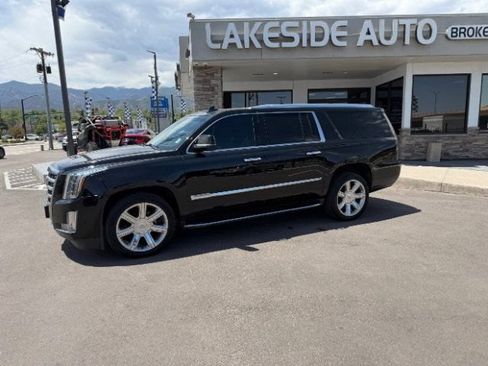 Used 2016 Cadillac Escalade Luxury AWD/4WD image 4