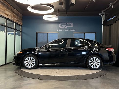 Used 2019 Toyota Camry LE w/ Convenience Package FWD image 6