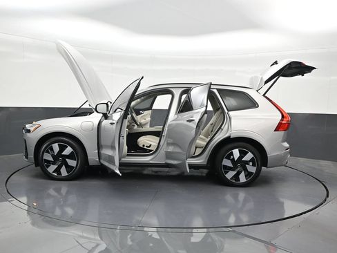 Certified 2025 Volvo XC60 T8 Plus w/ Protection Package Premier AWD/4WD image 35