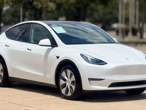 Used 2023 Tesla Model Y Long Range AWD/4WD image 1