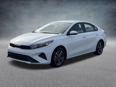 Used 2024 Kia Forte LXS FWD image 8
