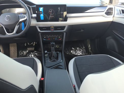 New 2026 Volkswagen Taos SE image 19
