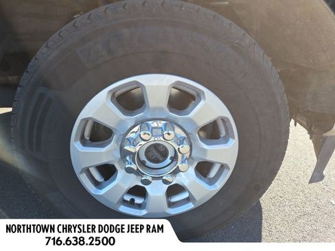 Used 2024 Ford F250 XLT image 2