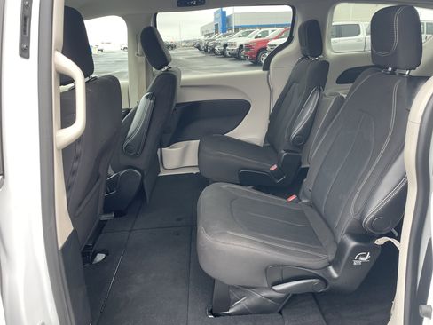 Used 2024 Chrysler Voyager LX image 21