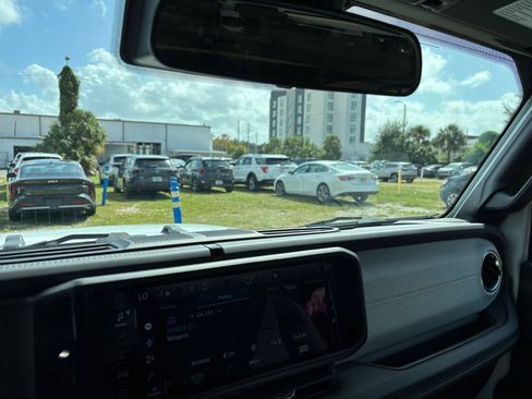 Used 2025 Jeep Wrangler Sahara image 35