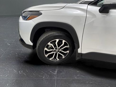 Used 2024 Toyota Corolla Cross SE image 31