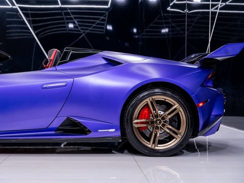 Used 2021 Lamborghini Huracan EVO RWD image 12