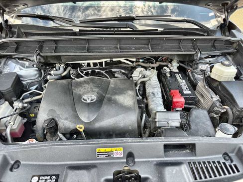 Used 2022 Toyota Highlander XLE FWD image 13