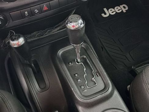 Used 2015 Jeep Wrangler Sport AWD/4WD image 18