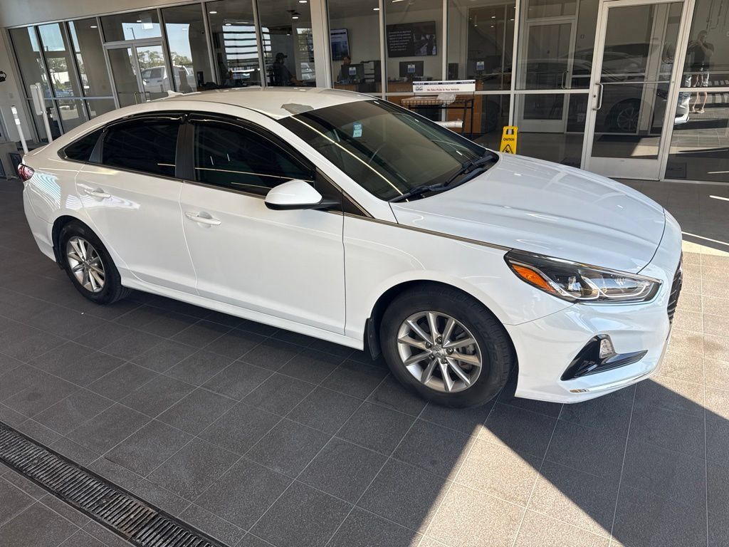 Used 2019 Hyundai Sonata SE FWD image 2