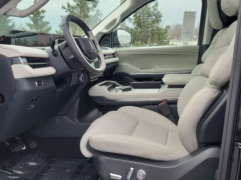 New 2025 Lincoln Navigator Reserve image 8