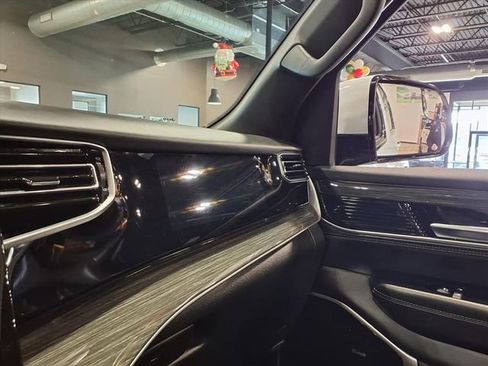 Used 2022 Jeep Wagoneer Series III w/ Premium Group I image 23