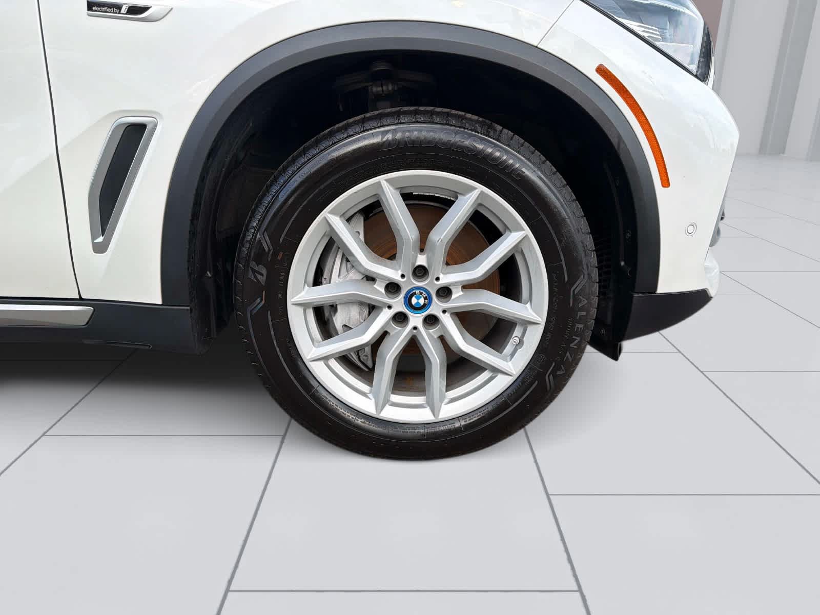 Used 2023 BMW X5 xDrive45e w/ Parking Assistance Package AWD/4WD image 12