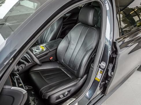 Used 2019 BMW 740i w/ M Sport Package RWD image 39