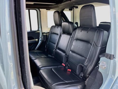 Used 2023 Jeep Wrangler Unlimited Sahara AWD/4WD image 25