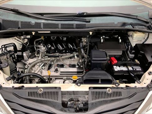 Used 2014 Toyota Sienna LE image 30