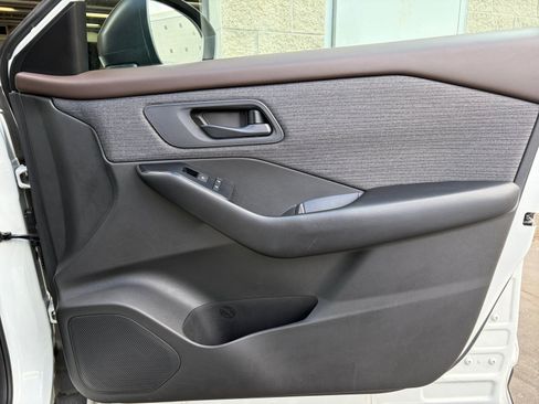 Used 2023 Nissan Rogue S FWD image 16