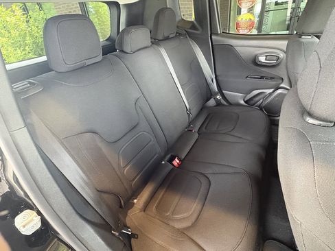 Used 2019 Jeep Renegade Latitude FWD image 27